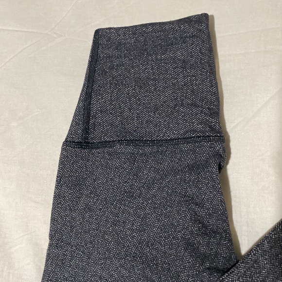 Lululemon high rise align Leggings - Picture 2 of 6